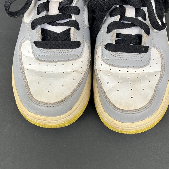 Stylish Kids Sneakers with Blue Accents - Picture 4 of 10